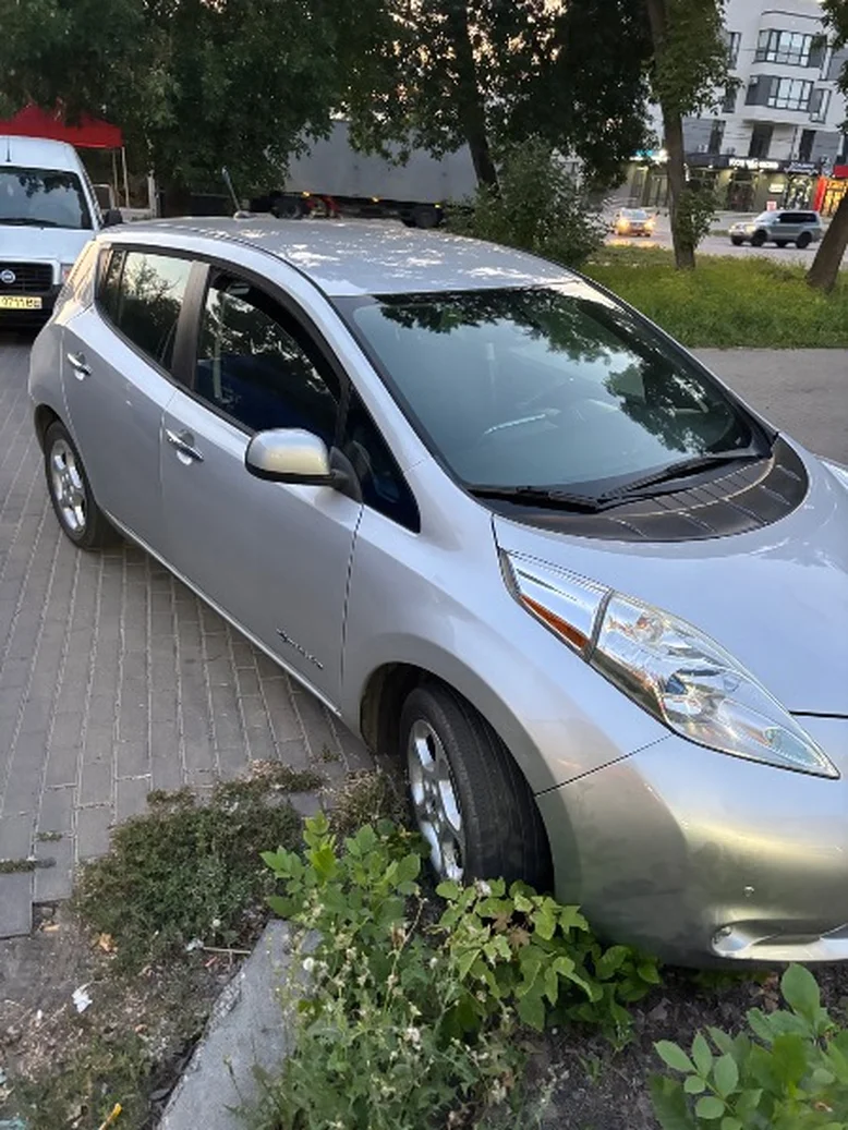 Фото 3 - Nissan Leaf 2013