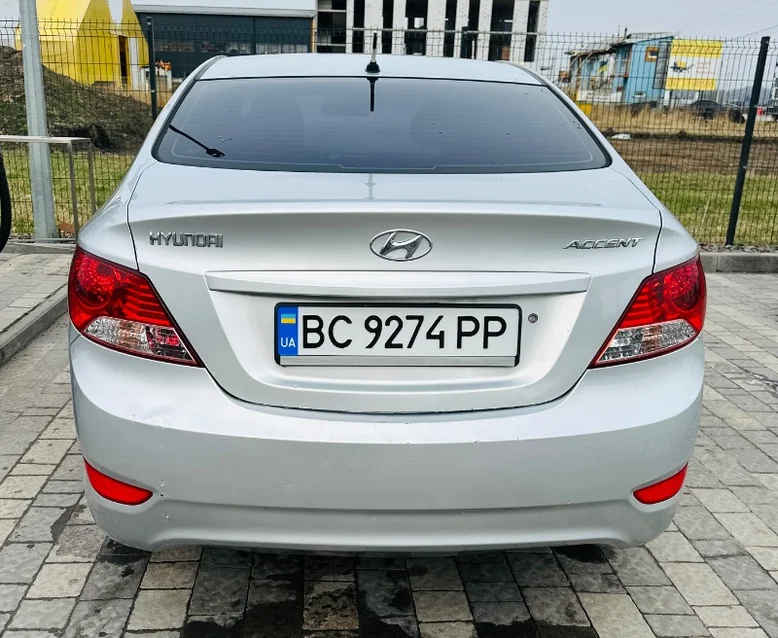 Фото 3 - Hyundai Accent 2012