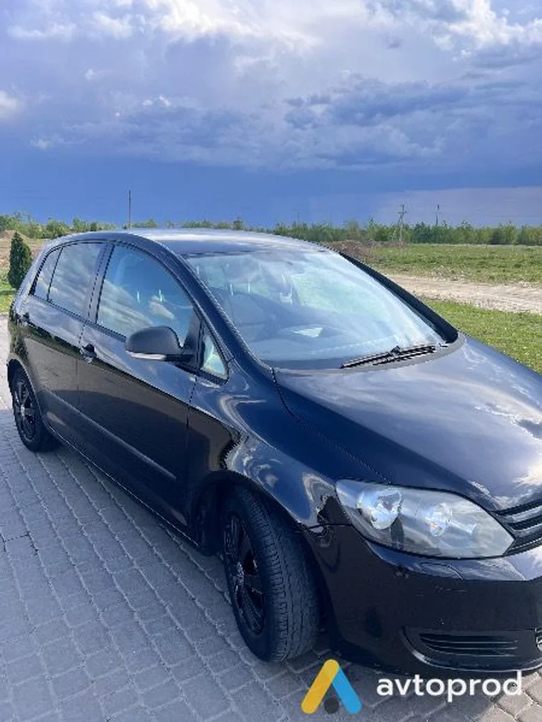 Фото 1 - Volkswagen Golf 2011