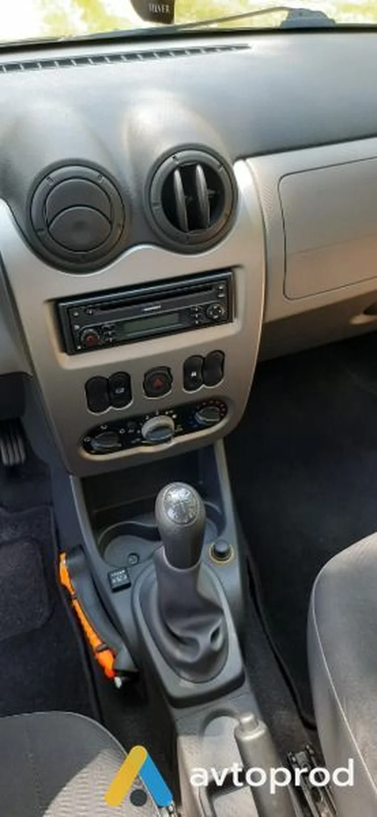 Фото 4 - Dacia Sandero 2010