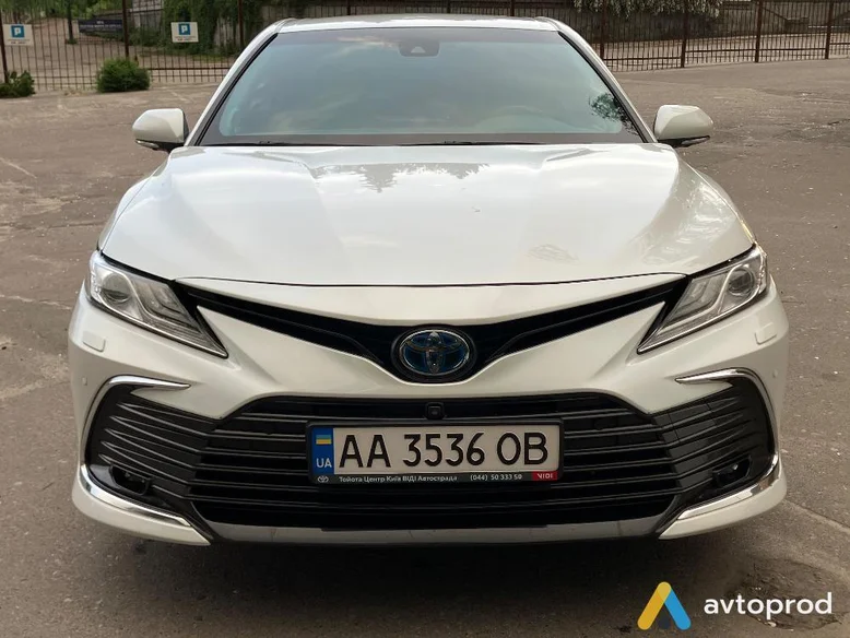 Photo 2 - Toyota Camry 2021