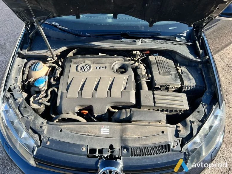 Фото 2 - Volkswagen Golf 2011