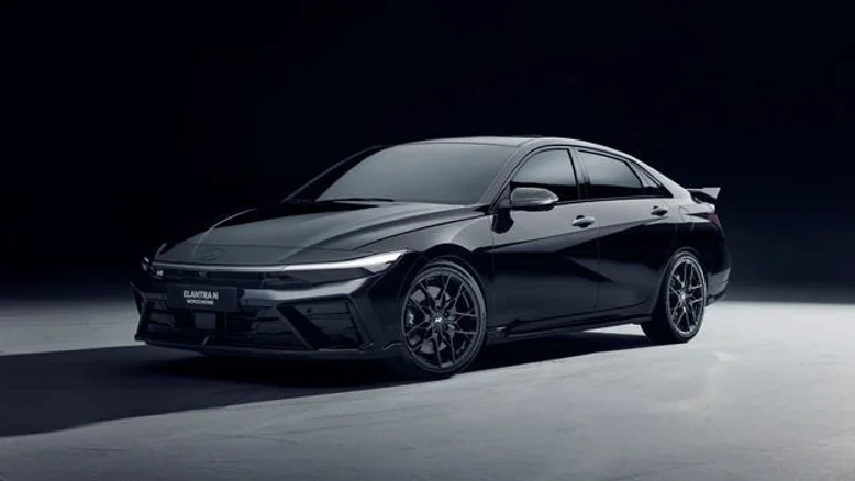 Hyundai Elantra N Monochrome: спортивний седан у стелс-режимі