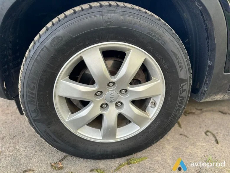 Фото 4 - Kia Sorento 2011