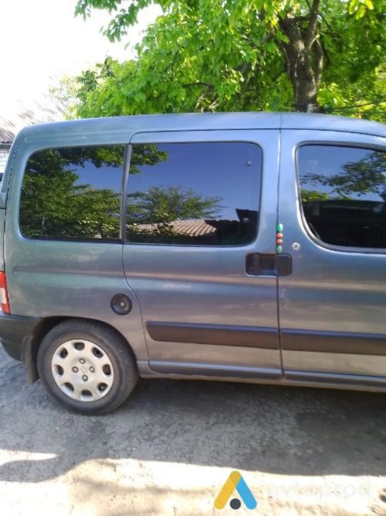 Фото 2 - Peugeot Partner 2011