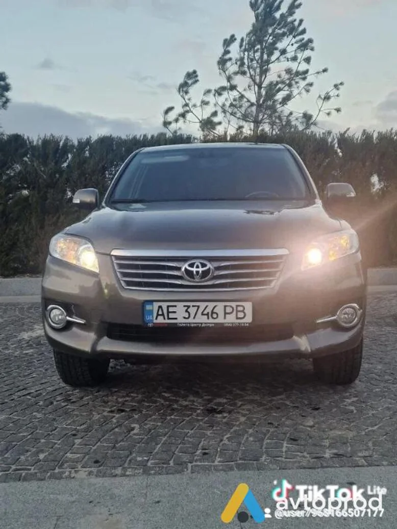 Фото 3 - Toyota RAV 4 2010