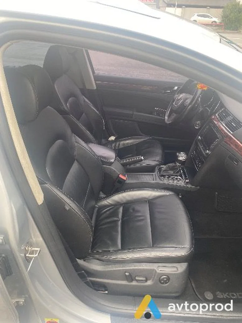 Фото 3 - Skoda Superb 2011