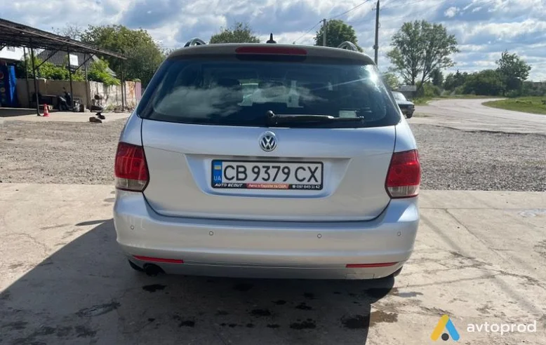 Фото 4 - Volkswagen Golf 2011