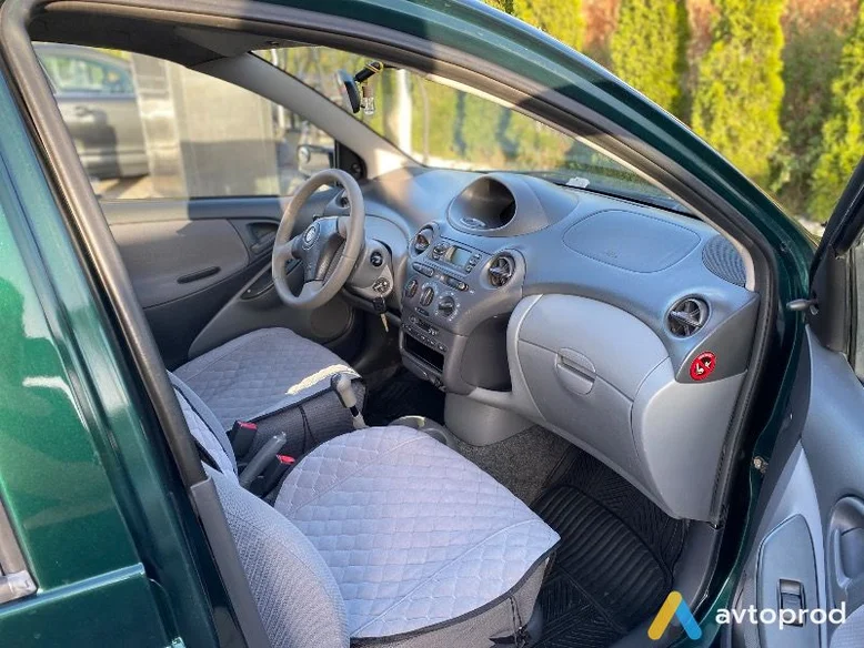 Фото 3 - Toyota Auris 2001