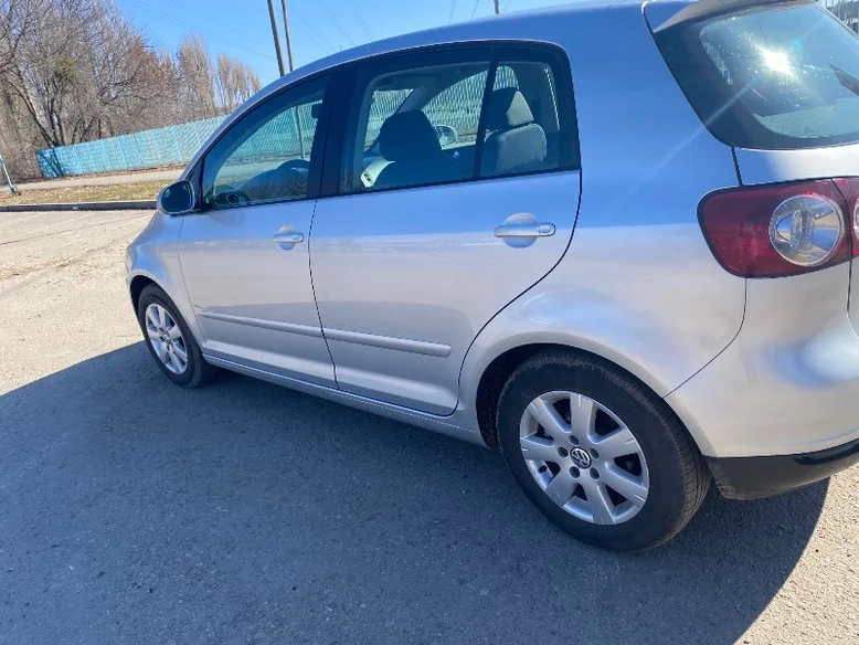 Фото 4 - Volkswagen Golf 2006