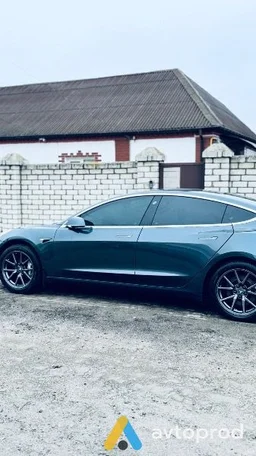 Photo 3 - Tesla Model 3 2018