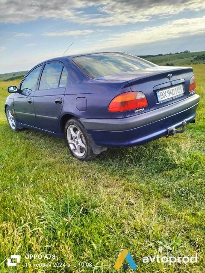 Фото 1 - Toyota Avensis 1999