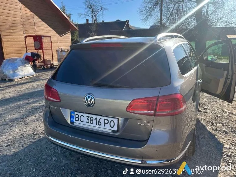 Фото 4 - Volkswagen Passat 2011