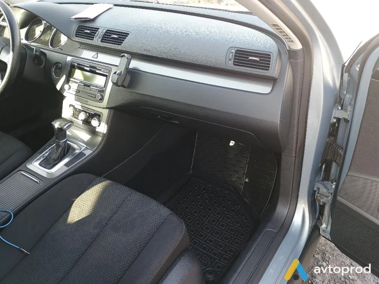Photo 2 - Volkswagen Passat 2009