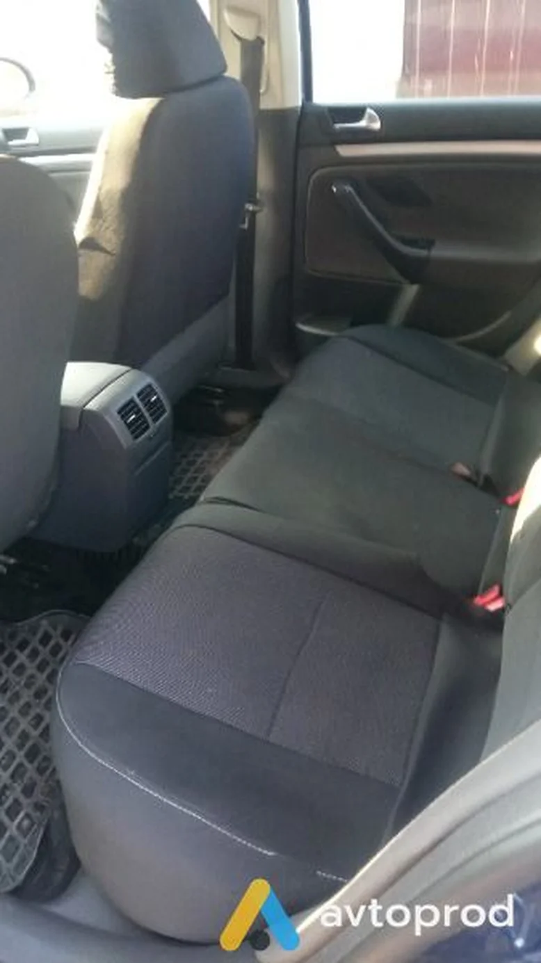 Фото 4 - Volkswagen Golf 2009