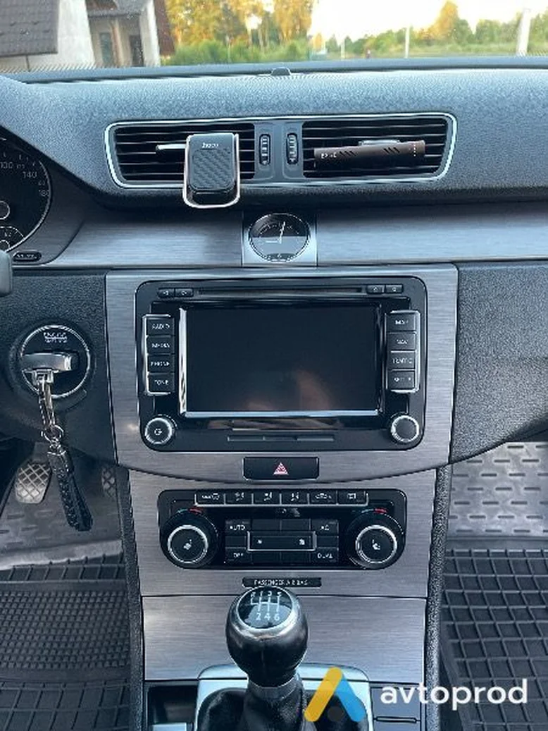 Фото 2 - Volkswagen Passat 2011