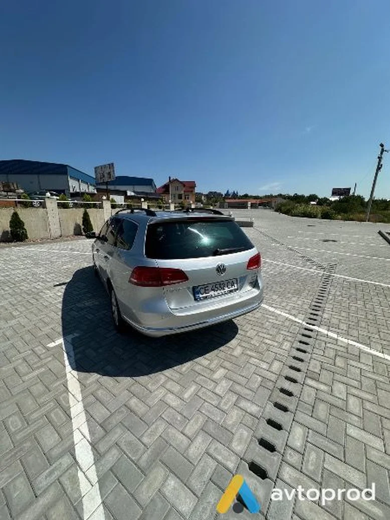 Фото 3 - Volkswagen Passat 2011