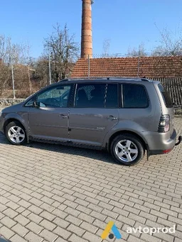 Фото 3 - Volkswagen Touran 2010