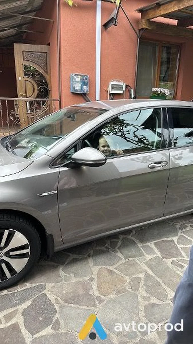 Фото 4 - Volkswagen Golf E 2015