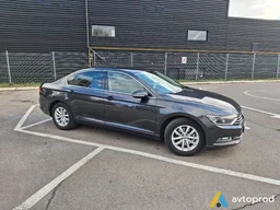 Photo 2 - Volkswagen Passat 2018