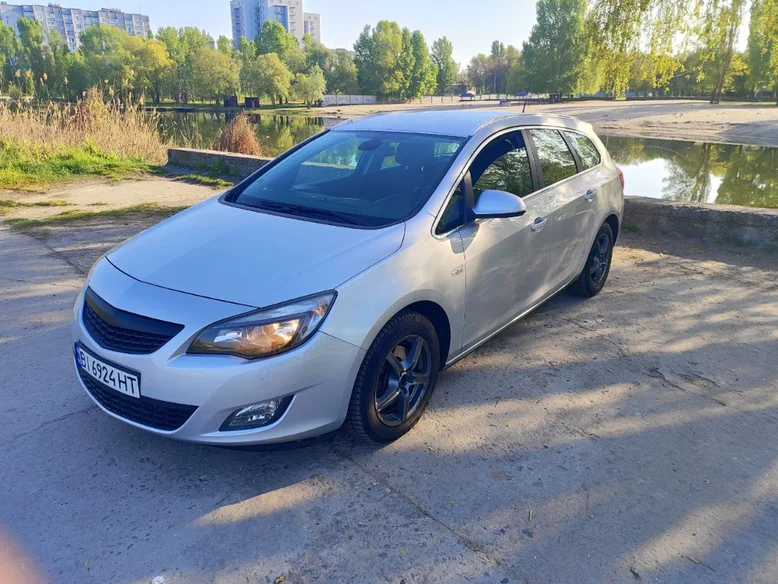 Фото 1 - Opel Astra 2010