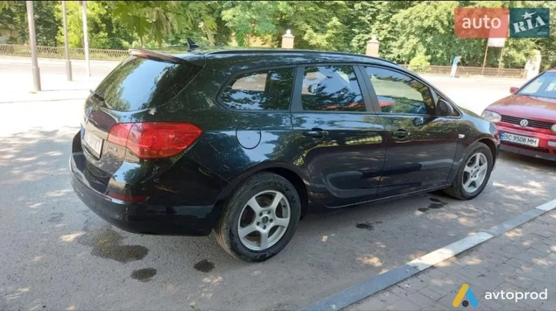 Фото 4 - Opel Astra 2012
