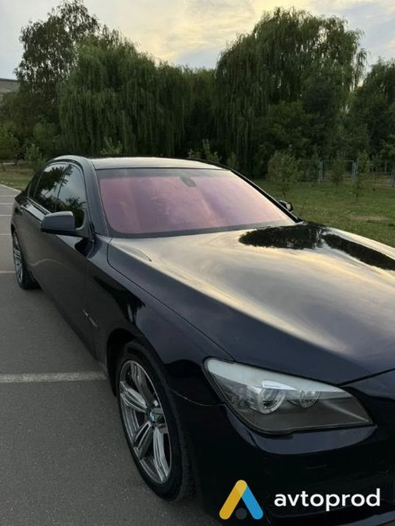 Фото 3 - BMW 7er 2011