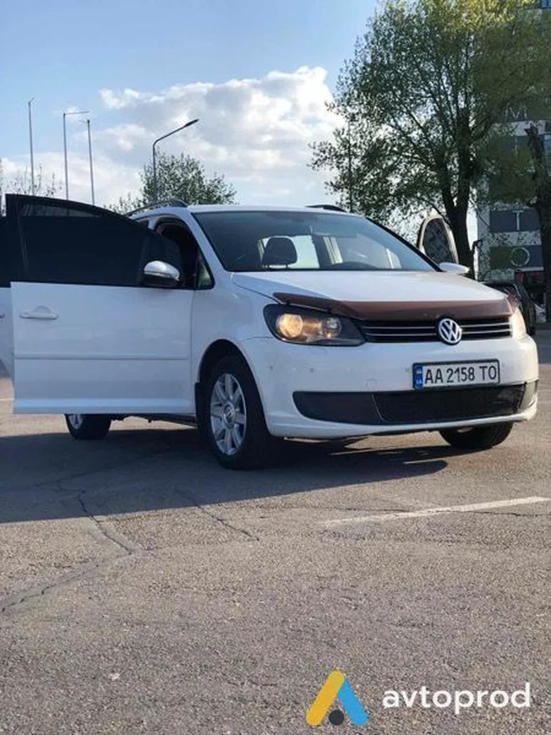 Фото 1 - Volkswagen Touran 2011