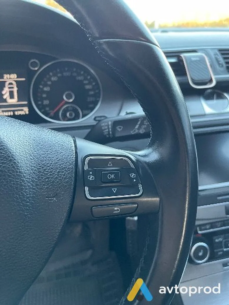 Фото 3 - Volkswagen Passat 2011