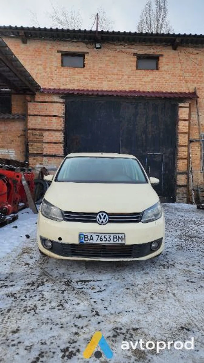 Фото 1 - Volkswagen Touran 2012