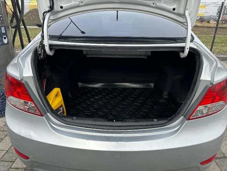 Фото 2 - Hyundai Accent 2012