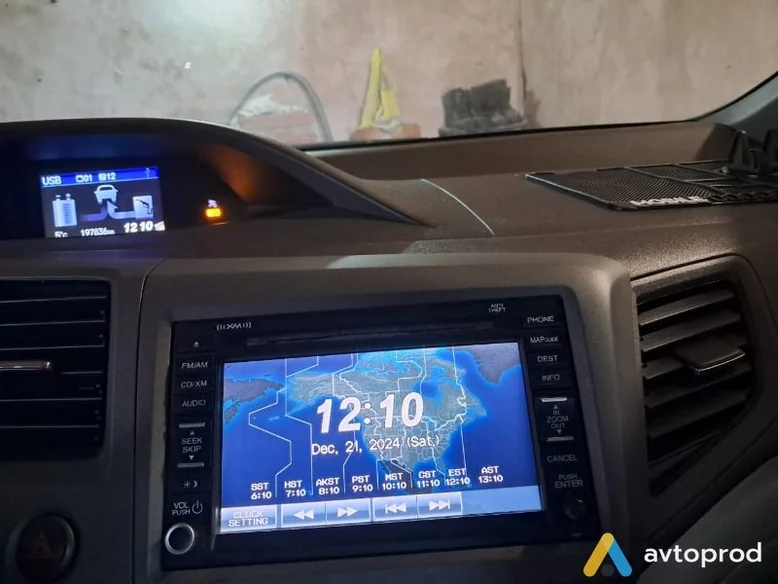 Фото 2 - Honda Civic 2011