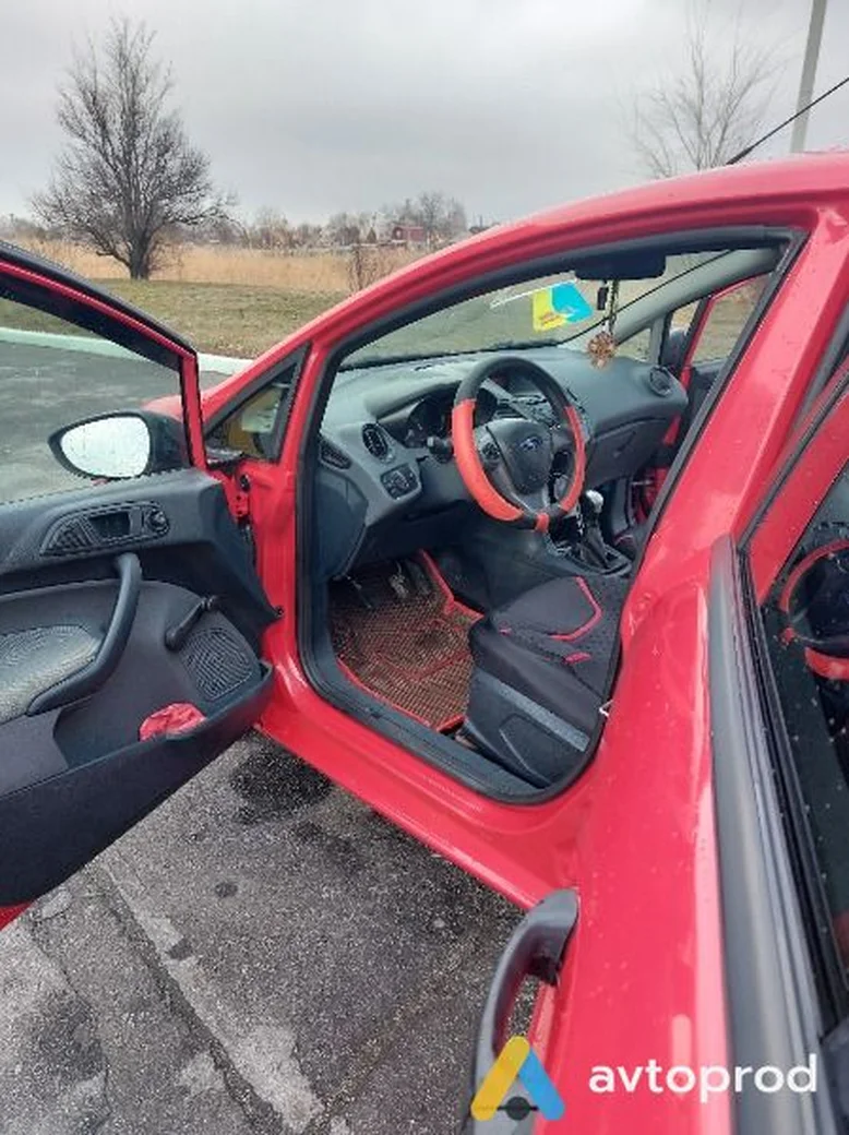 Фото 2 - Ford Fiesta 2011