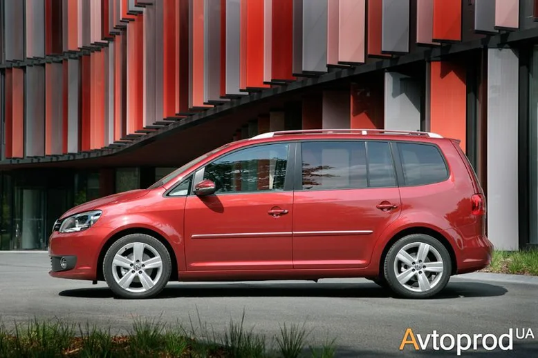 Фото 3 - Volkswagen Touran 2012