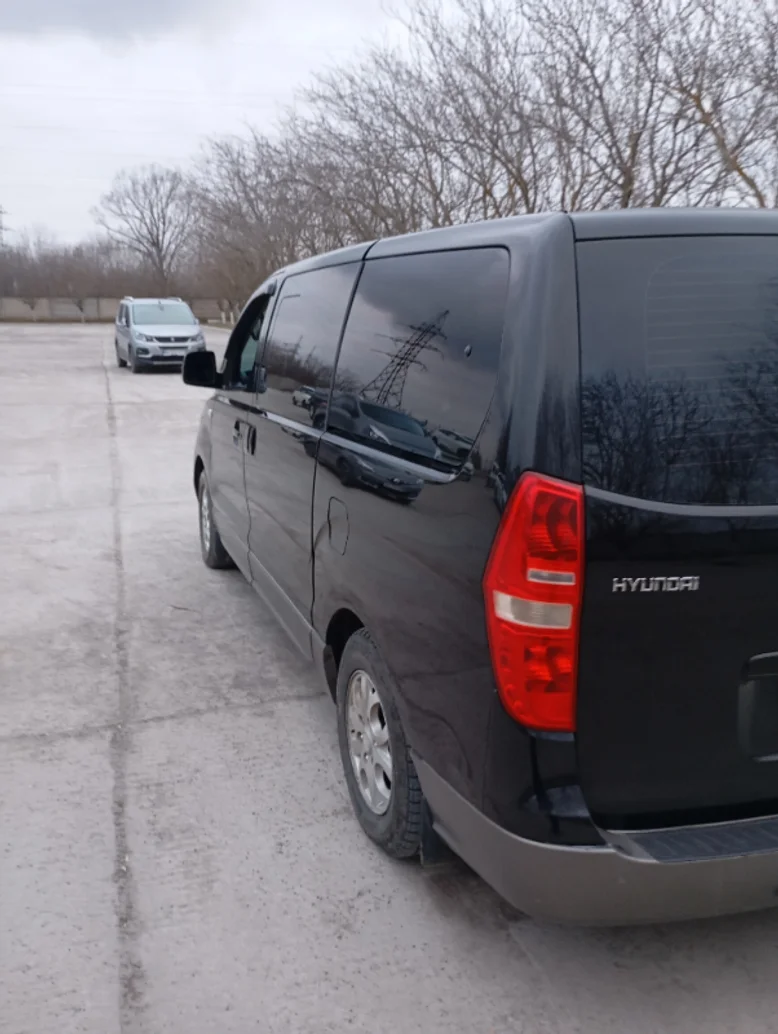 Photo 2 - Hyundai H-1 2008