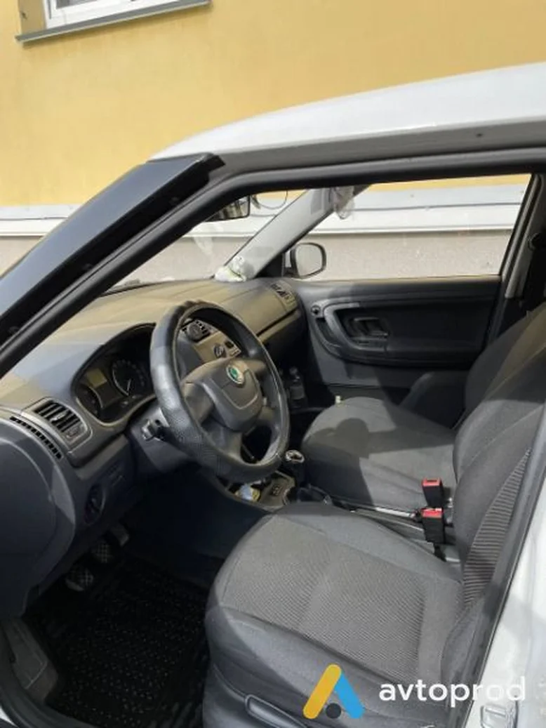 Фото 3 - Skoda Fabia 2012