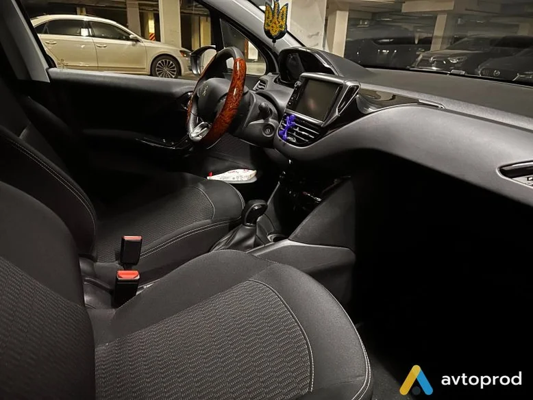 Фото 3 - Peugeot 208 2019