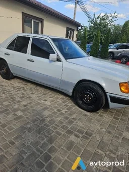Photo 2 - Mercedes-Benz 200 1990