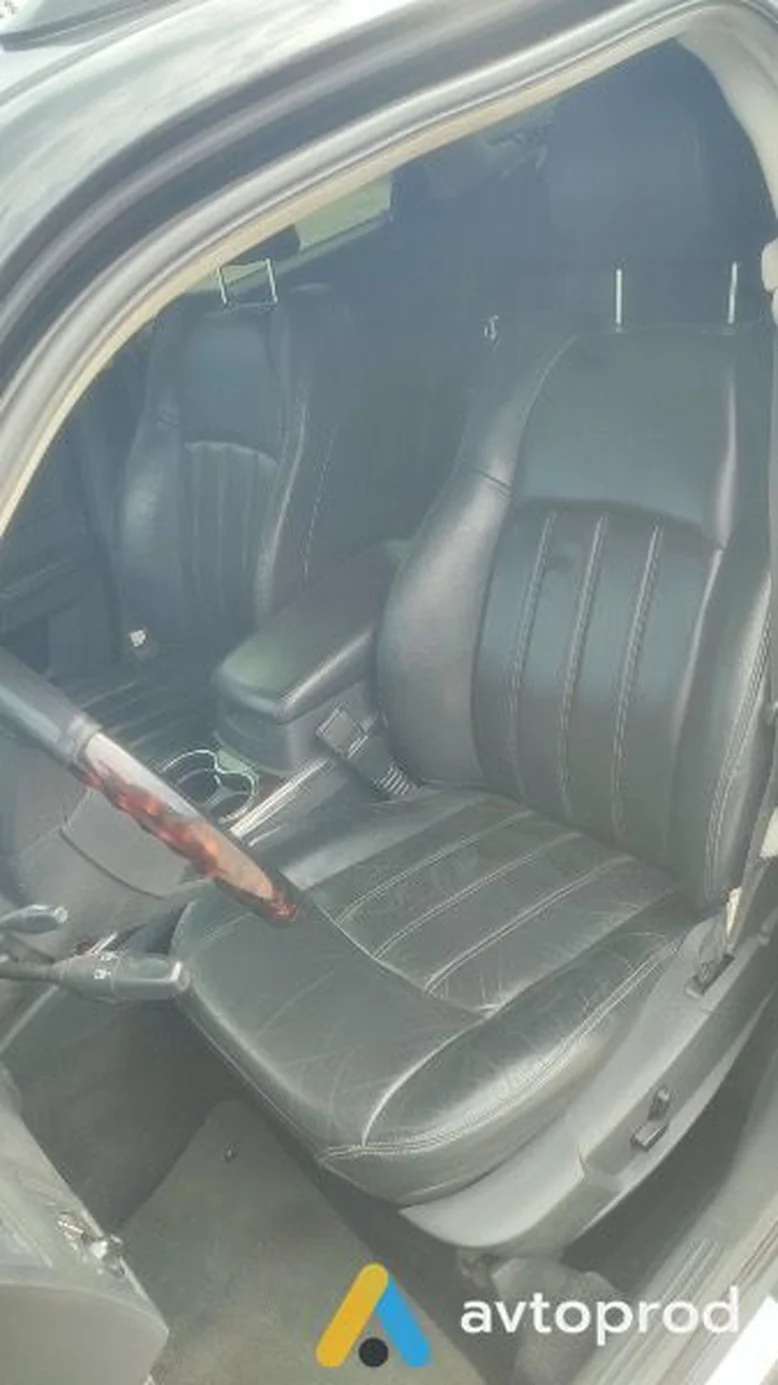 Фото 3 - Chrysler 300 2008