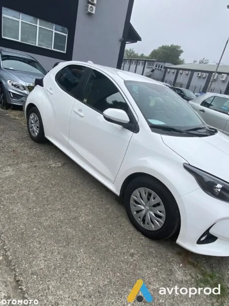 Фото 1 - Toyota Yaris 2022