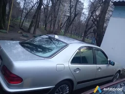 Photo 4 - Mercedes-Benz E-class 1996