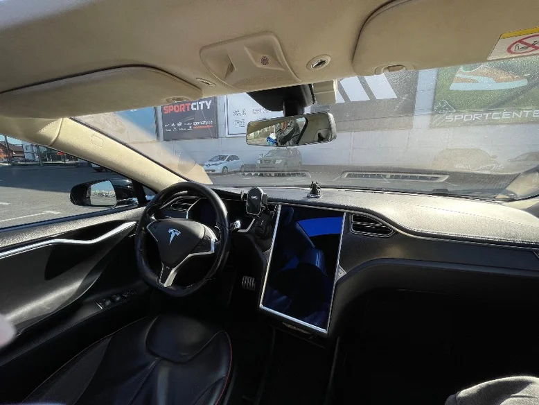 Фото 4 - Tesla Model S 2013