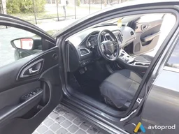 Photo 2 - Chrysler 200 2014