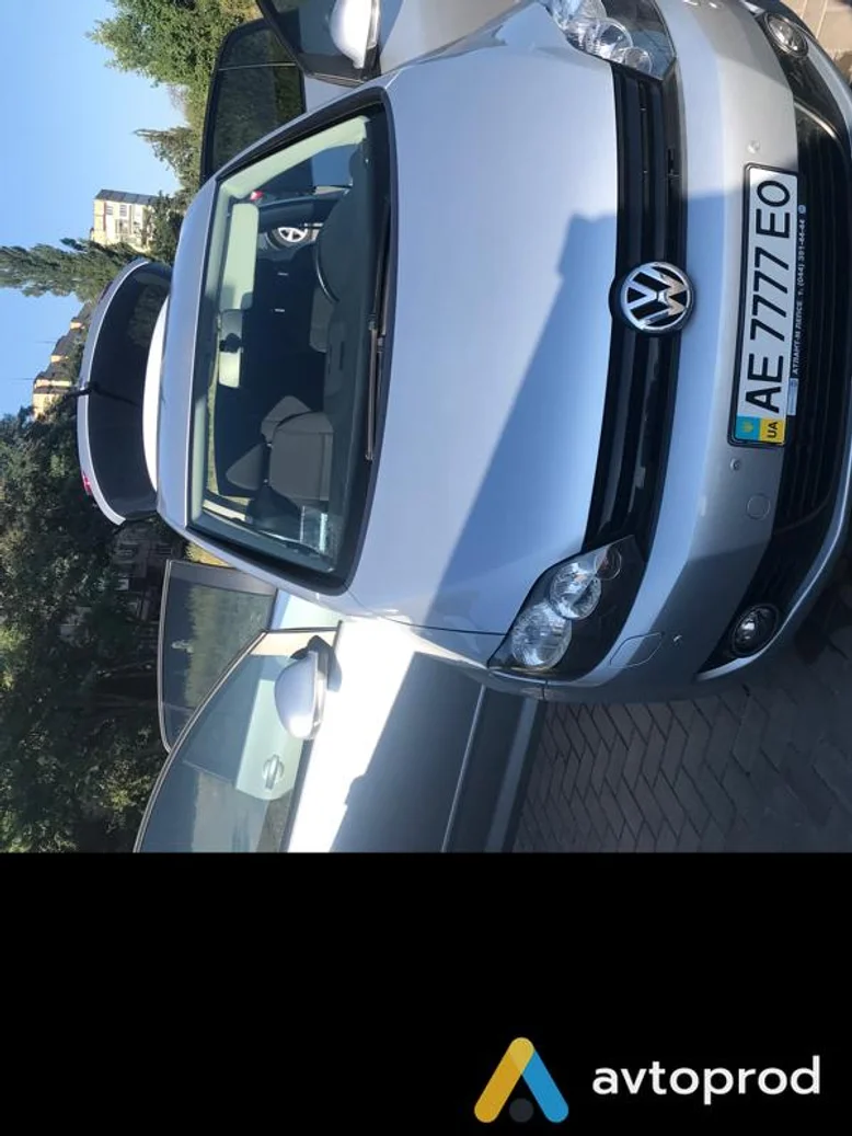 Фото 1 - Volkswagen Golf 2011