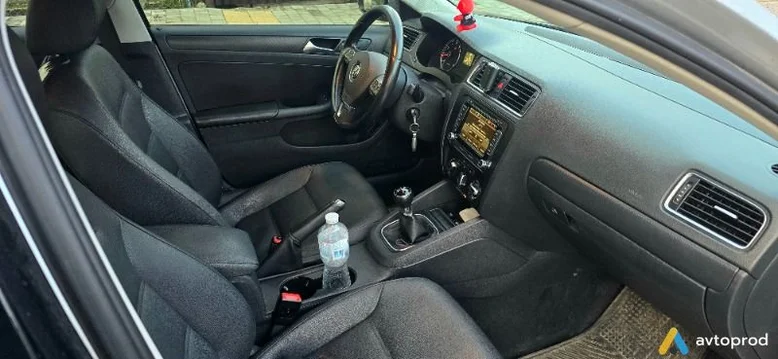Фото 4 - Volkswagen Jetta 2012