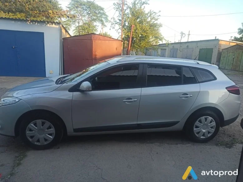 Фото 1 - Renault Megane 2011