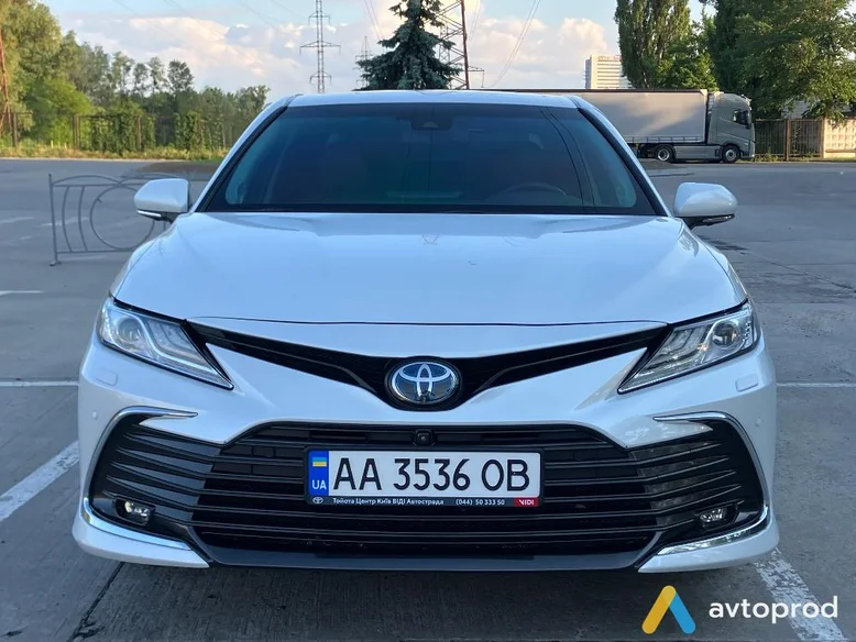 Фото 2 - Toyota Camry 2021
