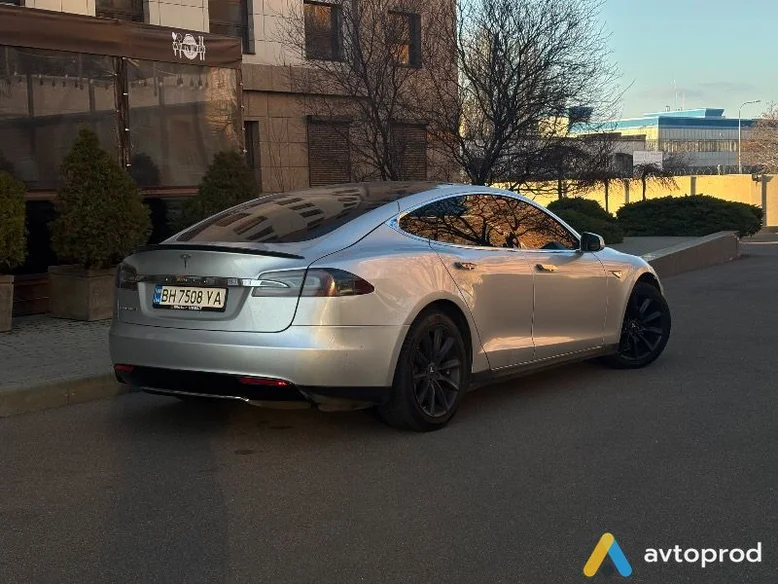 Фото 4 - Tesla Model S 2014