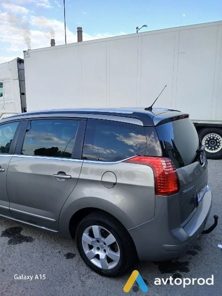 Фото 1 - Peugeot 5008 2012
