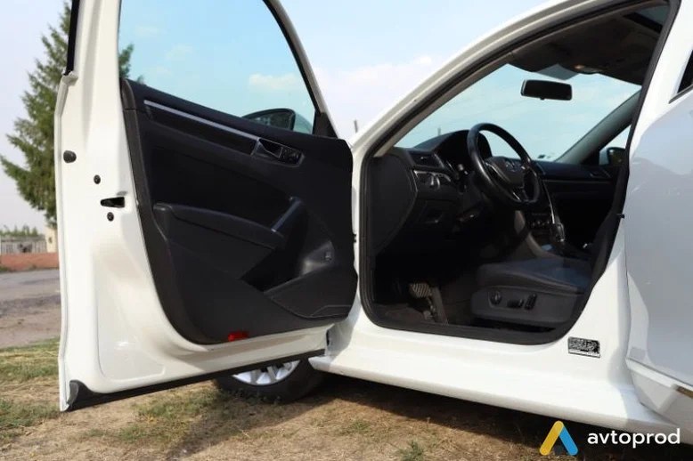 Фото 3 - Volkswagen Passat 2017